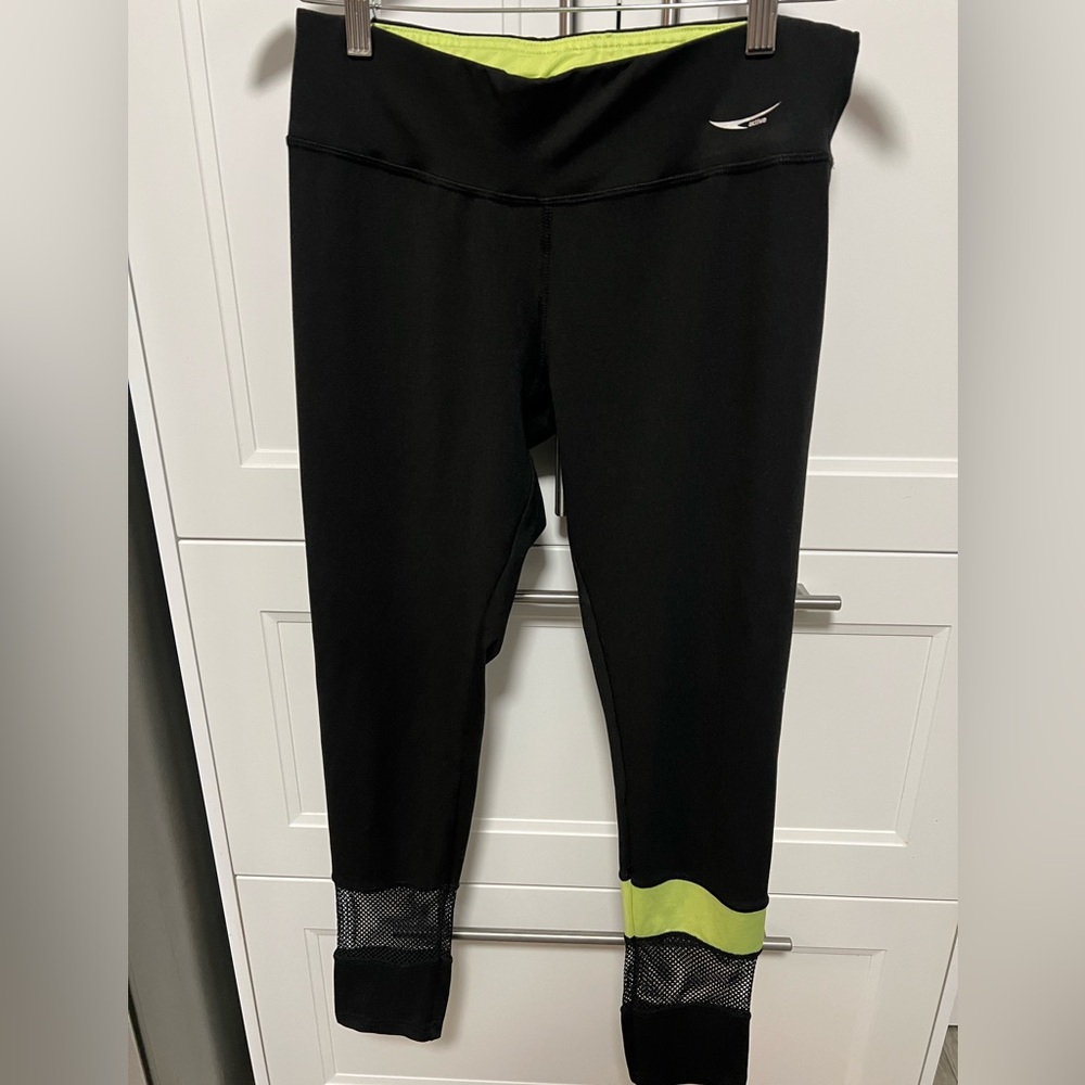 5- Black w/yellow leggings